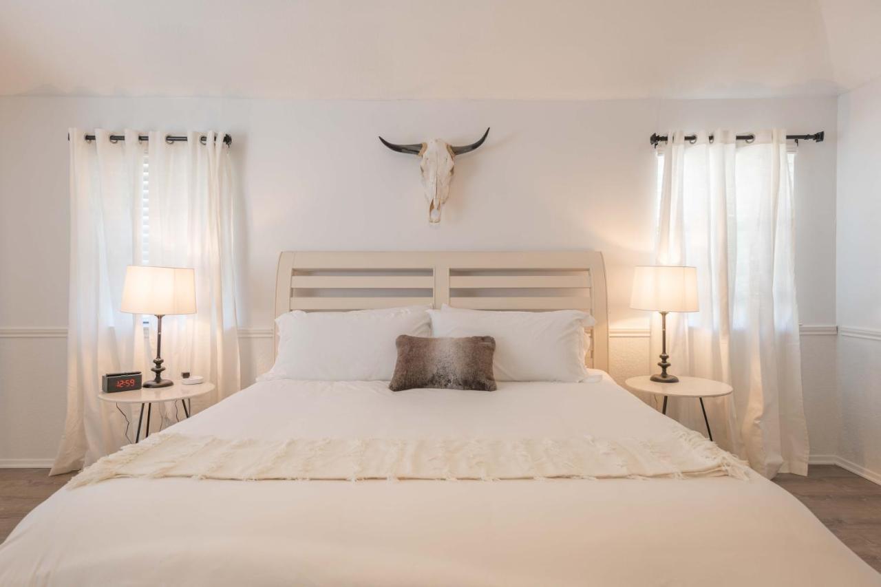 Timeless-Texas-Inn - Heated Pool Oasis & Lux Vibe ラウンドロック エクステリア 写真