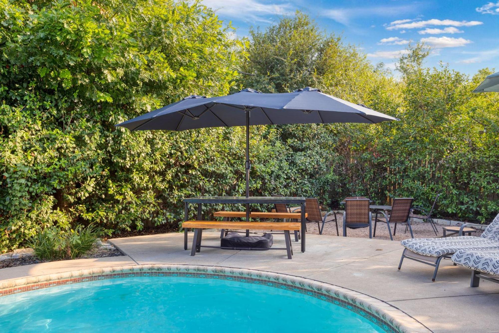 Timeless-Texas-Inn - Heated Pool Oasis & Lux Vibe ラウンドロック エクステリア 写真